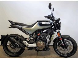 2021 Husqvarna SVARTPILEN 401