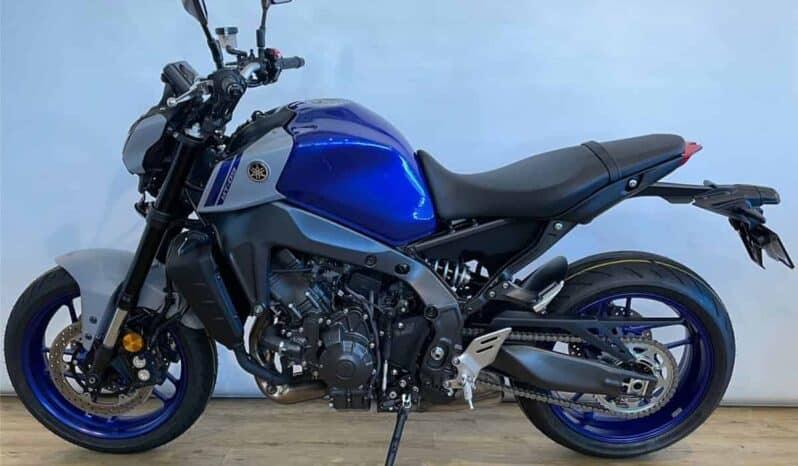 
								2021 Yamaha MT-09 full									