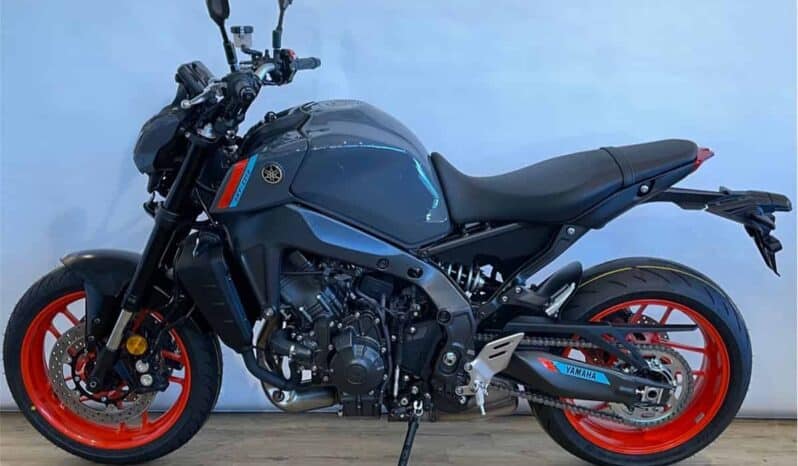 
								2021 Yamaha MT-09 full									