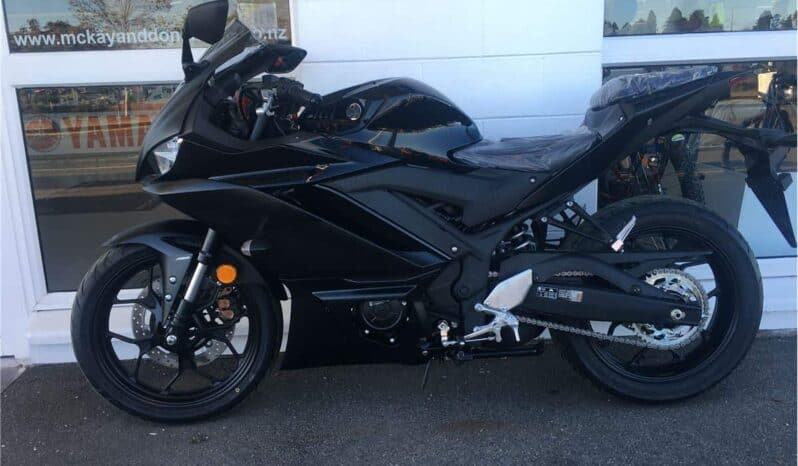 
								2021 Yamaha YZF-R3 full									