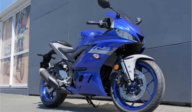 
								2021 Yamaha YZF-R3 full									