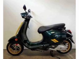
										2021 Vespa Sprint 150 Racing Sixties full									