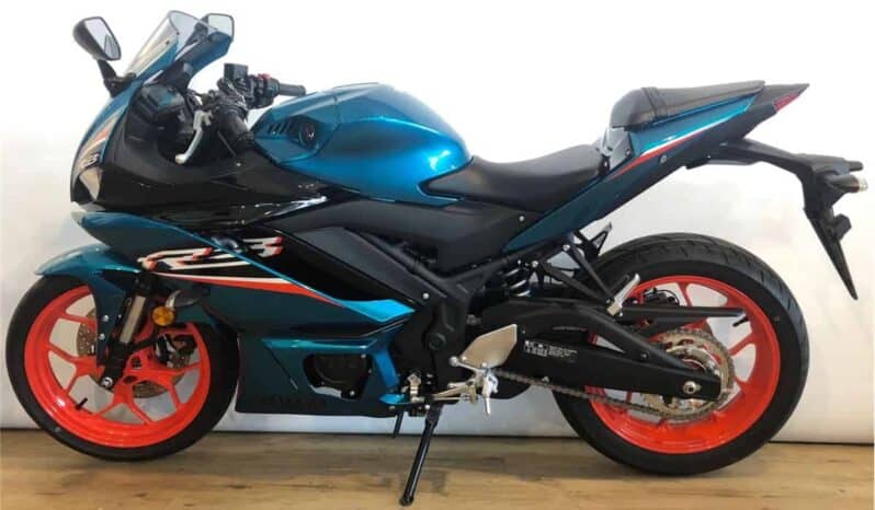 
								2021 Yamaha YZF-R3 full									