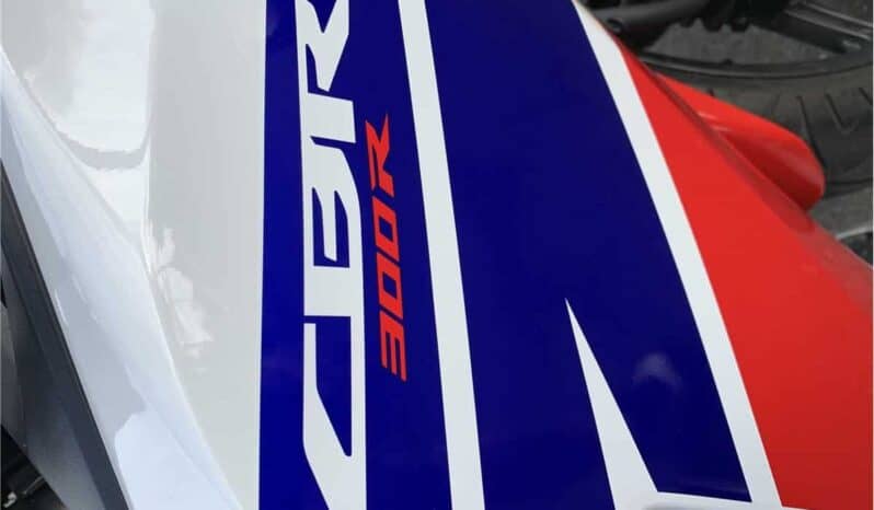 
								2014 Honda CBR300R full									