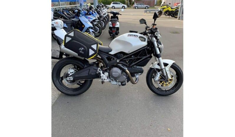 
								2011 Ducati Monster 696 full									