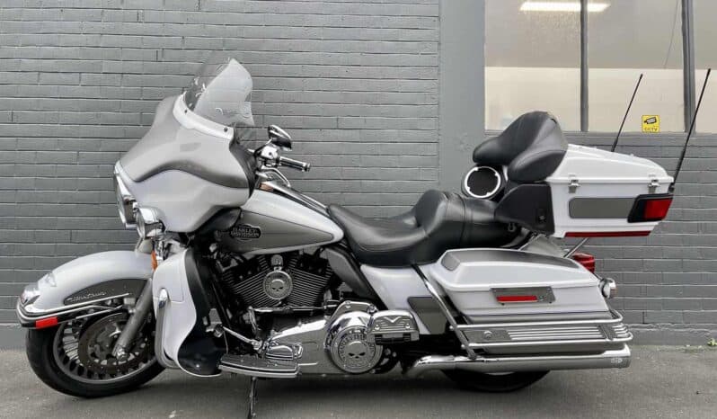 
								2009 Harley-Davidson Ultra Classic Electra Glide 1584 (FLHTCU) full									