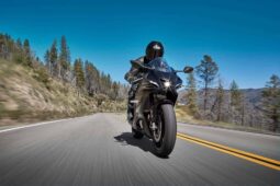 
										2022 Yamaha YZF-R7 (OW02) full									