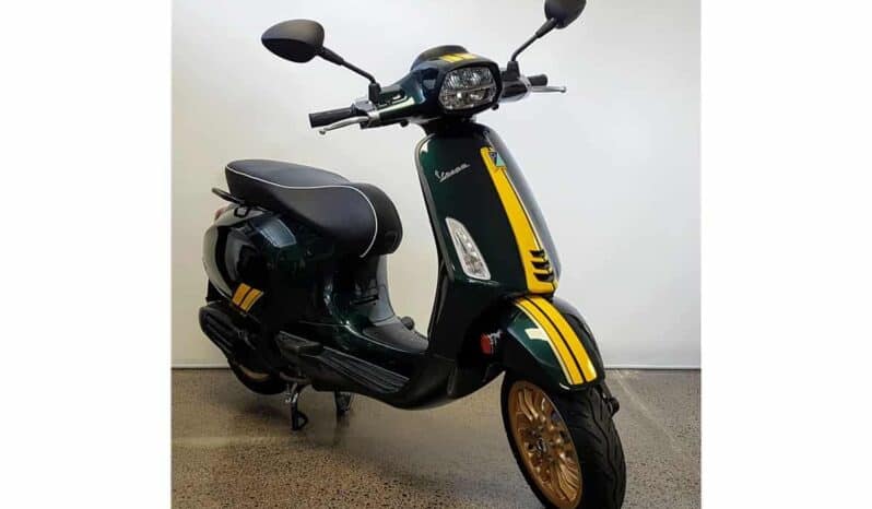 
								2021 Vespa Sprint 150 Racing Sixties full									