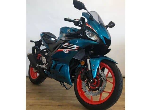 
								2021 Yamaha YZF-R3 full									