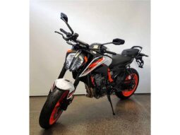 
										2021 KTM 890 Duke R full									