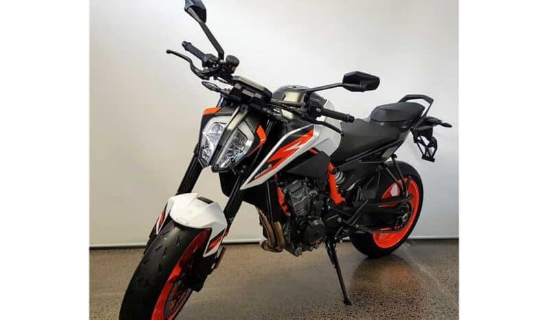 
								2021 KTM 890 Duke R full									