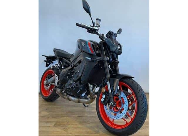 
								2021 Yamaha MT-09 full									