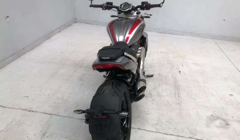 
								2022 Triumph Rocket 3 R full									