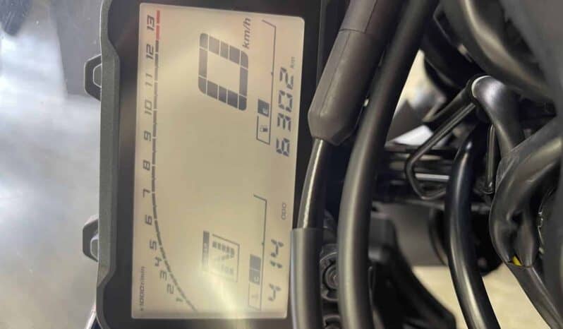 
								2020 Yamaha YZF-R3 full									