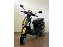 
										2021 Vespa Sprint 150 Racing Sixties full									