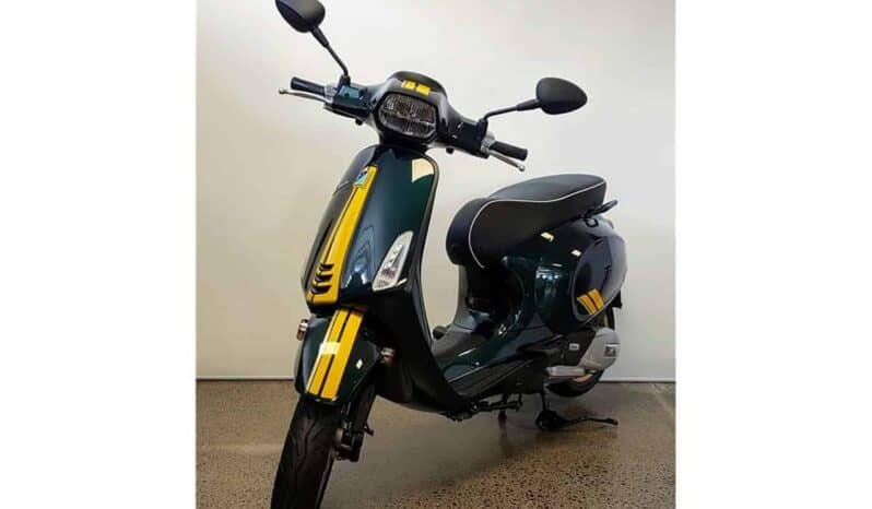 
								2021 Vespa Sprint 150 Racing Sixties full									