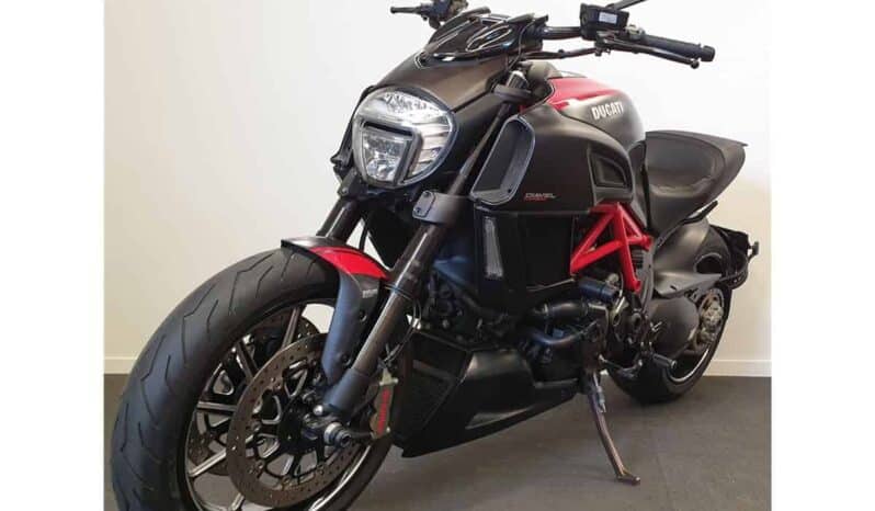 
								2014 Ducati Diavel Carbon full									