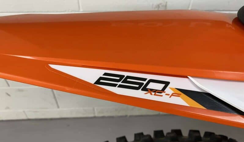 
								2021 KTM 250 XC-F full									