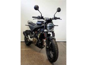 2021 Husqvarna SVARTPILEN 401