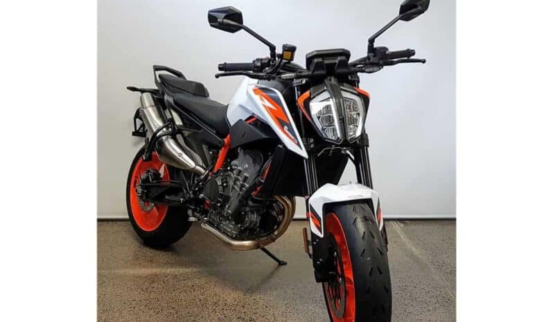 
								2021 KTM 890 Duke R full									