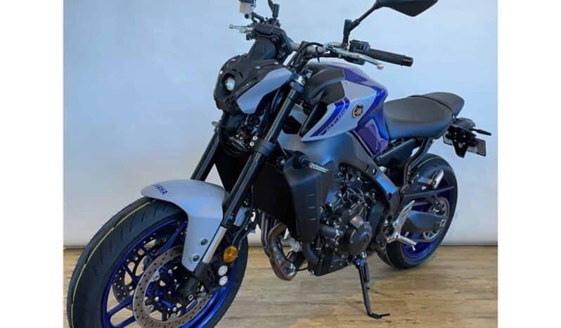 
								2021 Yamaha MT-09 full									