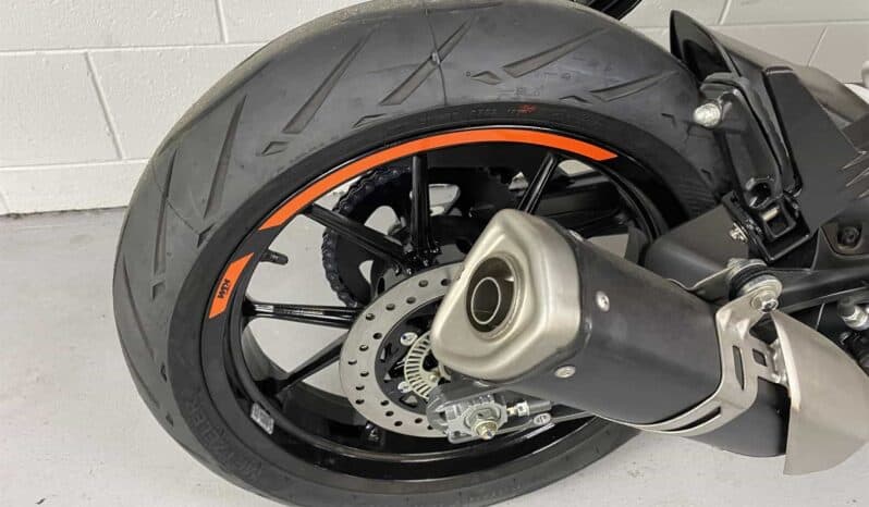 
								2021 KTM RC 390 full									