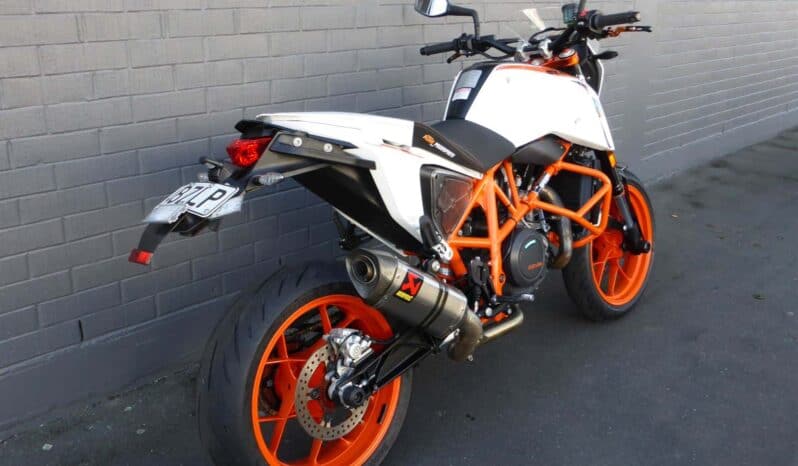 
								2015 KTM 690 Duke R full									