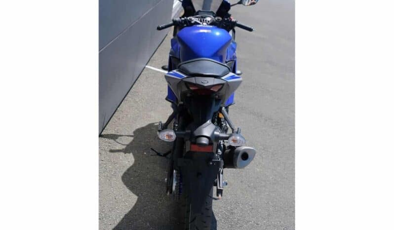 
								2021 Yamaha YZF-R3 full									