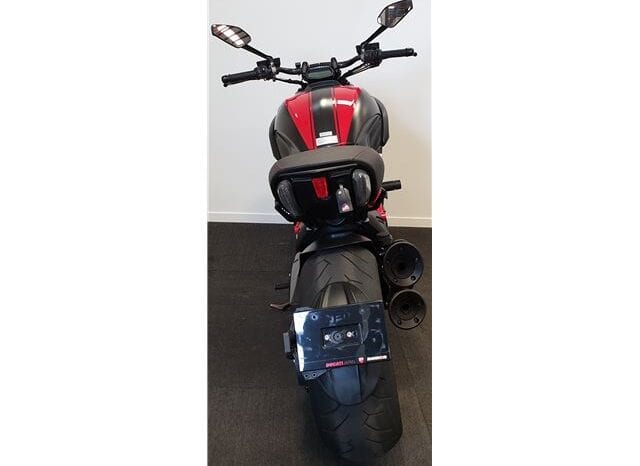 
								2014 Ducati Diavel Carbon full									