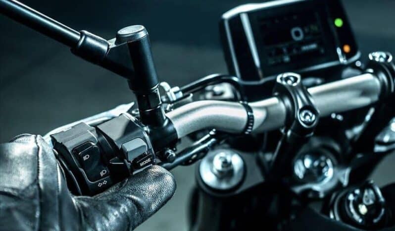 
								2021 Yamaha MT-09 full									