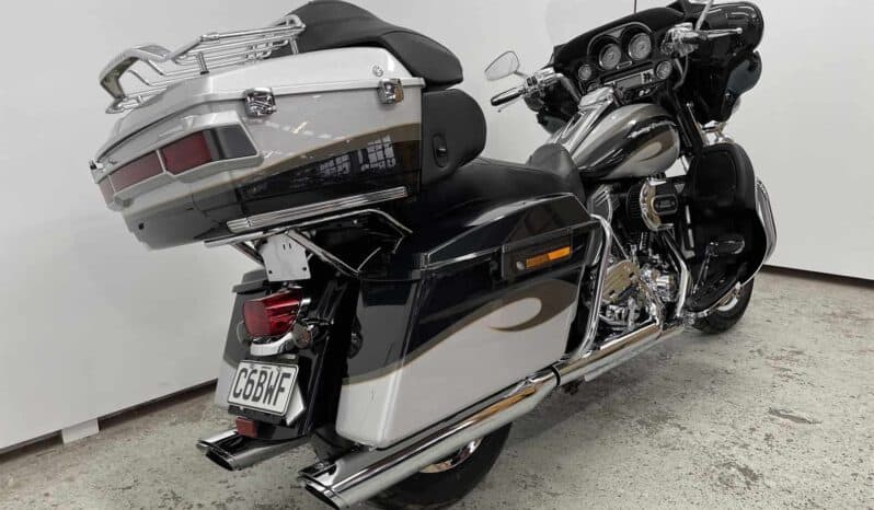 
								2013 Harley-Davidson CVO Limited 110 (FLHTKSE) full									
