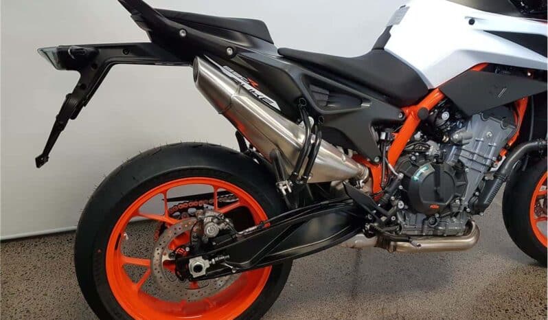 
								2021 KTM 890 Duke R full									