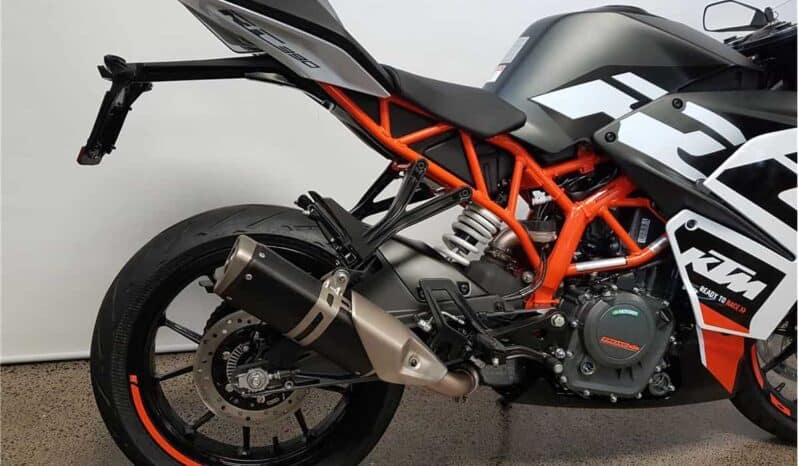 
								2021 KTM RC 390 full									